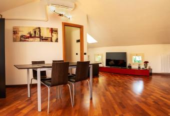 La maison di Gi   has rooms with a private hot tub