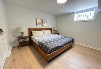 Letitia Heights !A Spacious and Quiet Private Bedroom with Shared Bathroom allows 18 year olds to book a room