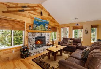 The Hickory Cabin has Balcony rooms