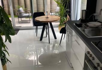 Stilvolle 1-Zimmer Wohnung mit Terasse nahe Therme und Prezero Arena allows 18 year olds to book a room