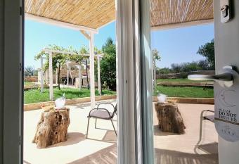 TORRE VECCHIA RELAIS allows 18 year olds to book a room