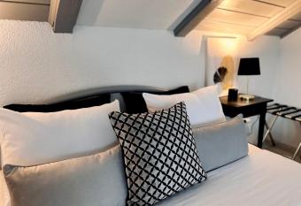 Rooms Mirabella allows 18 year olds to book a room