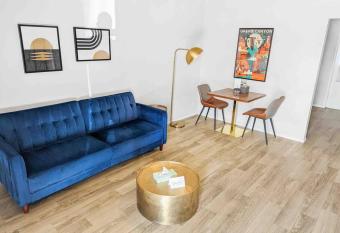 Cozy 1BR Walk to Old Town has rooms with a private hot tub