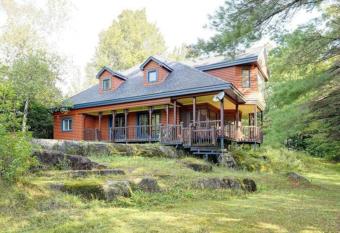   vadez-vous vers le Nord    Mille-Isles has Balcony rooms