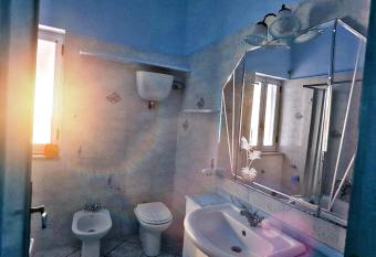 Casa Tropea Mare has rooms with a private hot tub