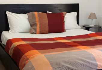 Douillet-KanamAppart-Euroairport allows 18 year olds to book a room