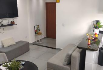 Flat Ideal para conex  o 5 has Balcony rooms