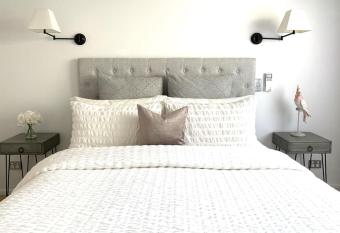 Stylish Unit, 4* Resort, Close to Noosa River has rooms with a private hot tub