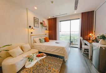 Cinema Homestay-R103 Vinhomes Ocean Park-Gia Lam-Ha Noi has Balcony rooms