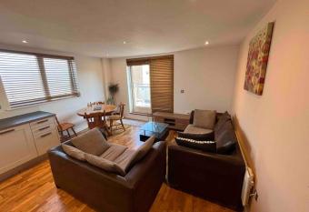 Avalon apartment city center of brighton & hove has Balcony rooms