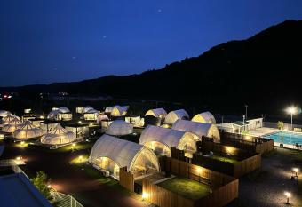 Glamping&Port    has Balcony rooms