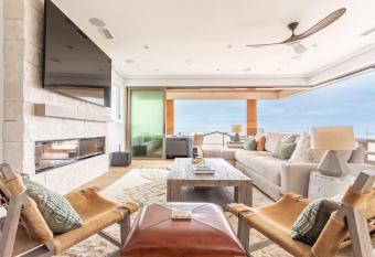 Oceanview Retreat with Huge Patio and Hot Tub has rooms with a private hot tub