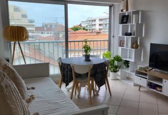 Au bord de l eau rend la vie    Arcachon allows 18 year olds to book a room