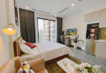 Grey Homestay -R103 Vinhomes Ocean Park-Gia Lam-Ha Noi has Balcony rooms