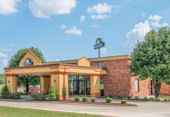 Days Inn by Wyndham Calvert City/Paducah East has Smoking rooms