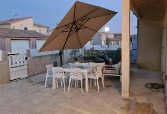 Villa 6 personnes dans r  sidence avec piscine has Balcony rooms