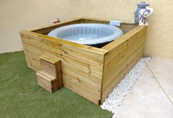 2 RYADS DE L ORIENT & Jacuzzi 6 personnes has Balcony rooms