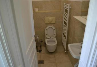 Sarajevo Cenga hotel has rooms with a private hot tub