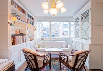 White House 61m2 Alppila Helsinki has Balcony rooms