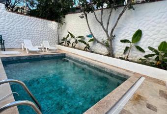 Do  a i  inde havuzlu villa has Balcony rooms