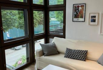 residence Miralago nr. 15 allows 18 year olds to book a room