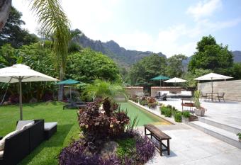 R  stika SPA Hotel Boutique allows 18 year olds to book a room