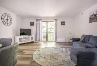 Cozy 2BR-2BA Condo Near Downtown & WFU! has Balcony rooms