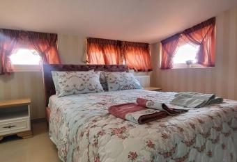 NoVel 1 Luxury apt Katerini has rooms with a private hot tub