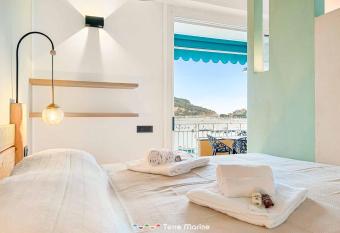 Riflessi di Mare, TerreMarine allows 18 year olds to book a room