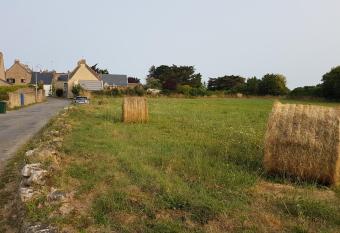   vasion entre mer et marais allows 18 year olds to book a room