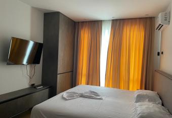 Lena   s beach apartment 1 allows 18 year olds to book a room