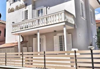 Ostia Holiday Greed Palace has Balcony rooms