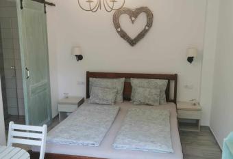 Zs  lya Vend  gh  z has Balcony rooms