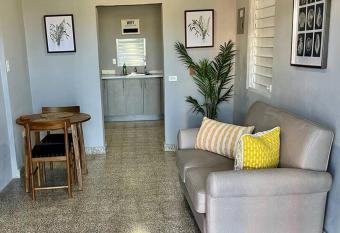 Good Vibes in Ceiba has Balcony rooms