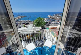 Love and Passion Amalfi has Balcony rooms