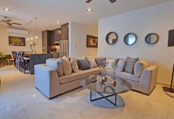 Palacio Huatulco - 2D has rooms with a private hot tub