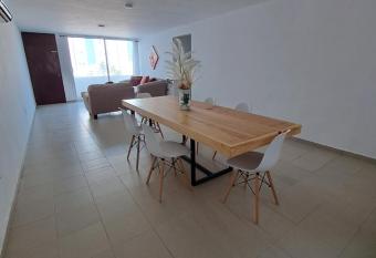 Amplio y super bien ubicado. has Balcony rooms