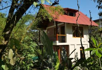Casa del Rio en MINDO has Balcony rooms
