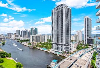 Water View Building With Pool - 5-Min Walk To The Beach - Cozy Studios has Balcony rooms