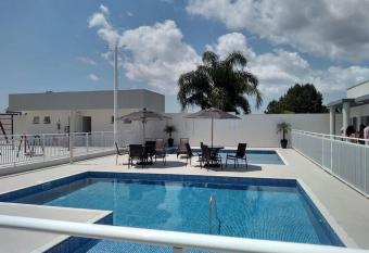 Condom  nio Clube na Praia de Pi  arras has Balcony rooms