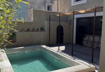Villa de charme allows 18 year olds to book a room