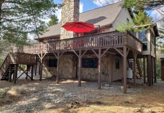 Cathedral ceilings, enormously large, completely secluded, 7bd house. has rooms with a private hot tub