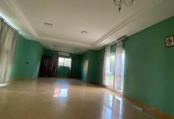 Executive 5 Bedroom House has Balcony rooms