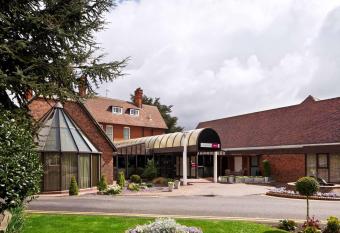 Mercure Hull Grange Park Hotel allows 18 year olds to book a room