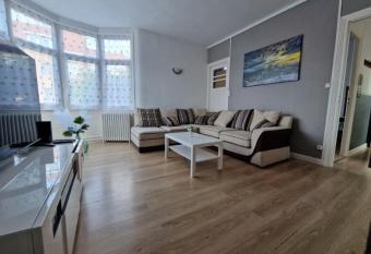 Appartement duplex Coudekerque-Branche allows 18 year olds to book a room