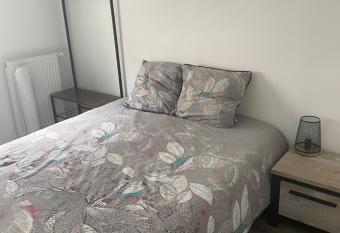 Chambre double priv  e has Balcony rooms