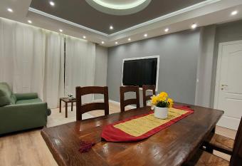 Ampio appartamento per famiglie has Balcony rooms