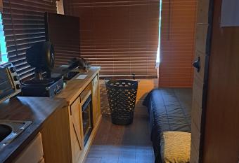 Nathan's Houseboat has Balcony rooms