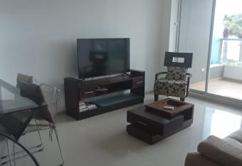 Hermoso Departamento amoblado en Diamod Beach Tonsupa has rooms with a private hot tub