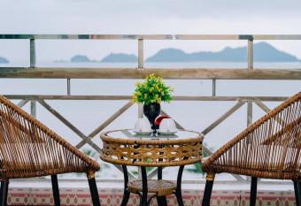 Gia Cat Long Hotel has Balcony rooms